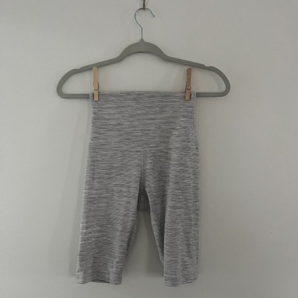Lululemon White/Gray Align Bike Shorts 8" - 4 - Picture 4 of 6